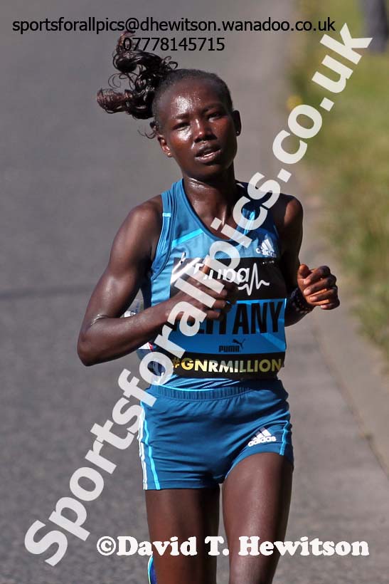 Mary Keitany on her way to victory in the womens 2014 BUPA Great North Run. Photo: David T. Hewitson/Sports for All Pics